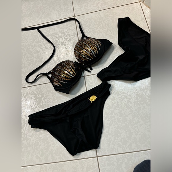 Selling all 3 together for $15 Victoria’s secret 34C swim top with 2 bottoms - Picture 8 of 8